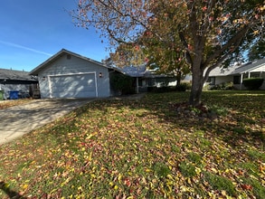 Building Photo - 1917 Trumpet Dr