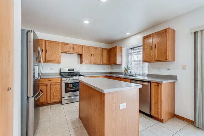 Building Photo - 1544 Suncrest Ln