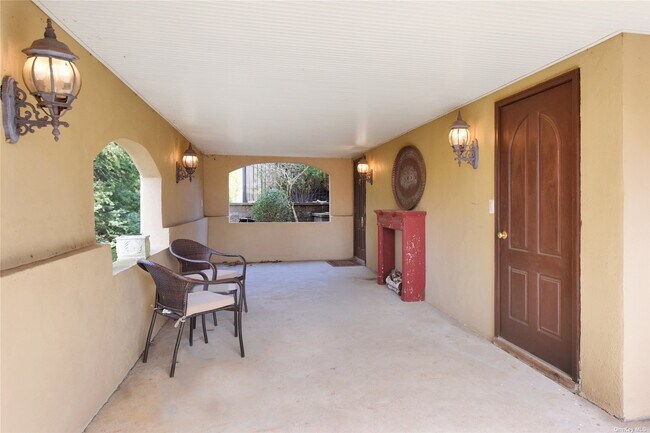 Foto del edificio - 439 Wolf Hill Rd