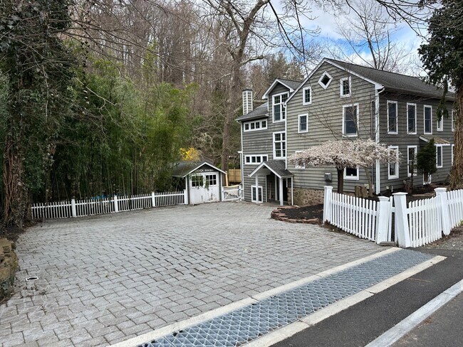Foto del edificio - 41 River Rd