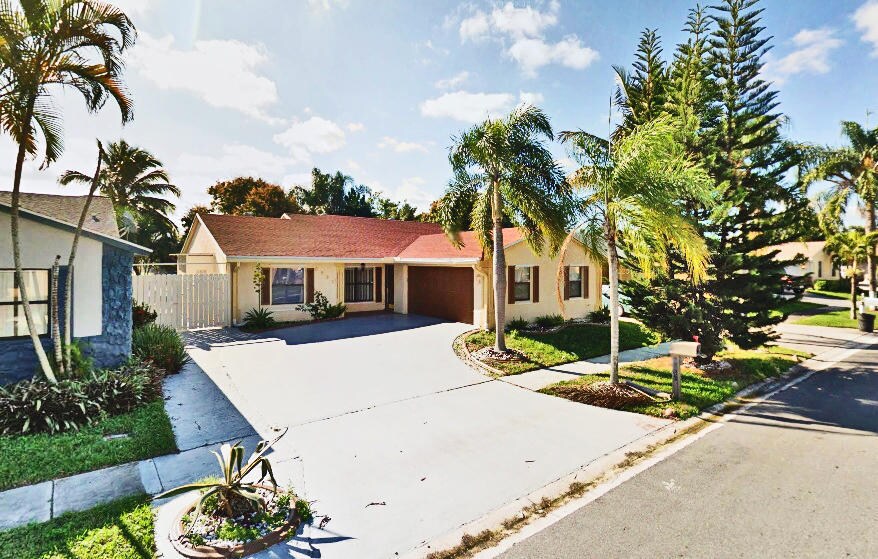 Primary Photo - 5850 Lincoln Cir W