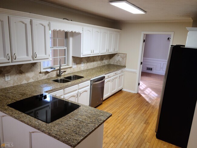 Building Photo - 3125 St Andrews Cir