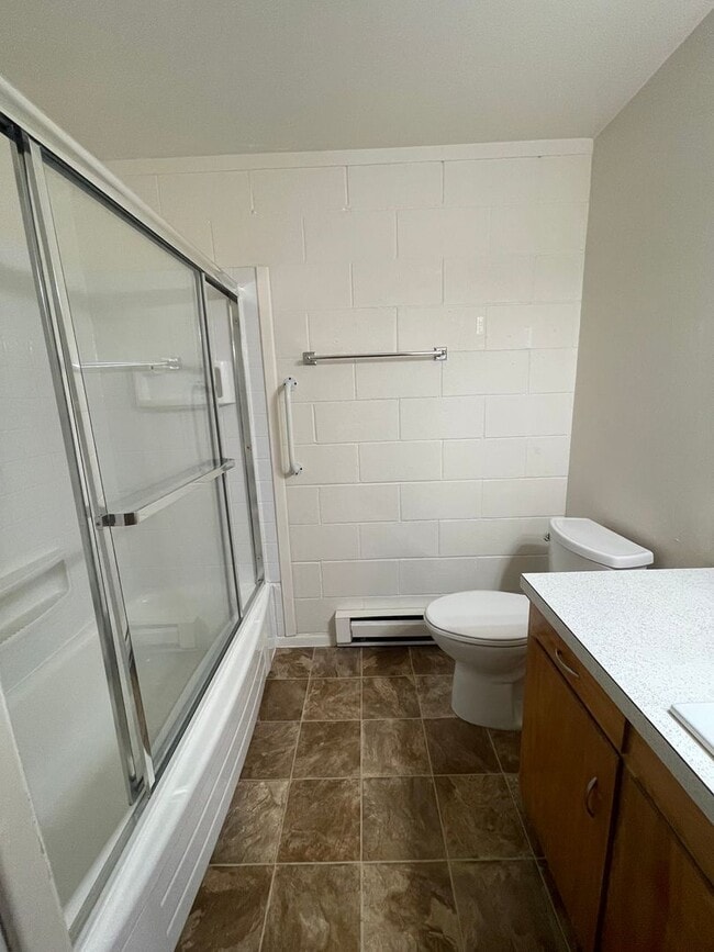 Foto del edificio - Moore (1371 SE 9th Ave &amp; 1370 SE 10th Ct.)