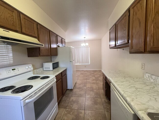 Foto del edificio - Spacious condo! Includes washer & dryer