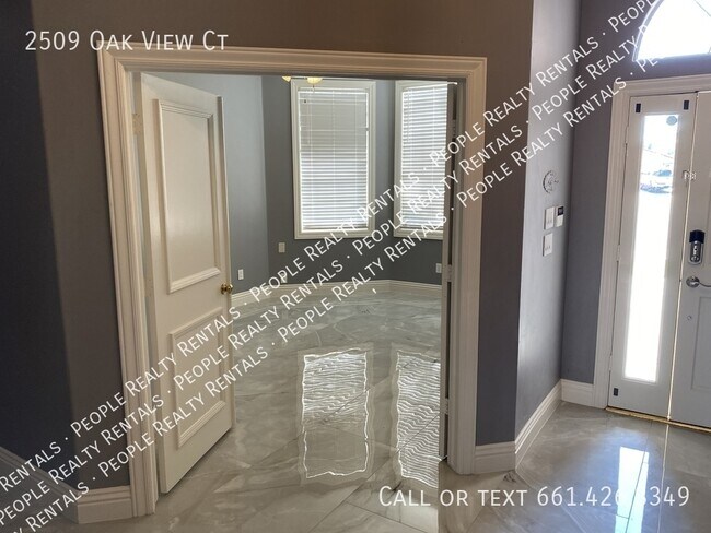 Building Photo - 2509 Oak View Ct