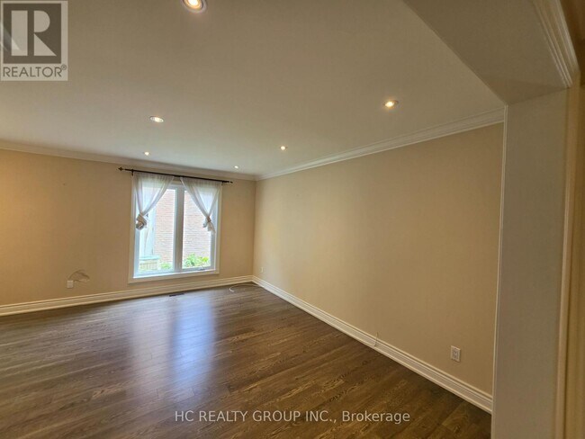 Building Photo - 40 Stargell Crescent