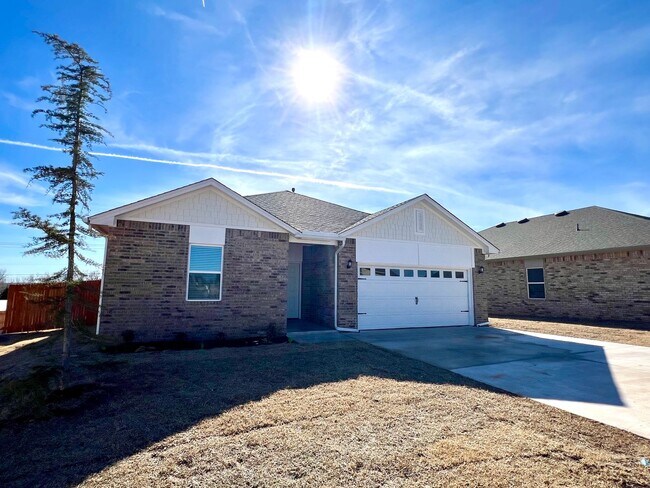 Foto del edificio - 3 Bedroom 2 Bathroom 2 Car Garage Home in Oakdale School District