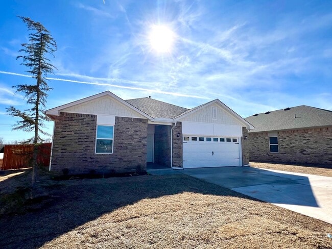 Photo - 3 Bedroom 2 Bathroom 2 Car Garage Home in Oakdale School District
