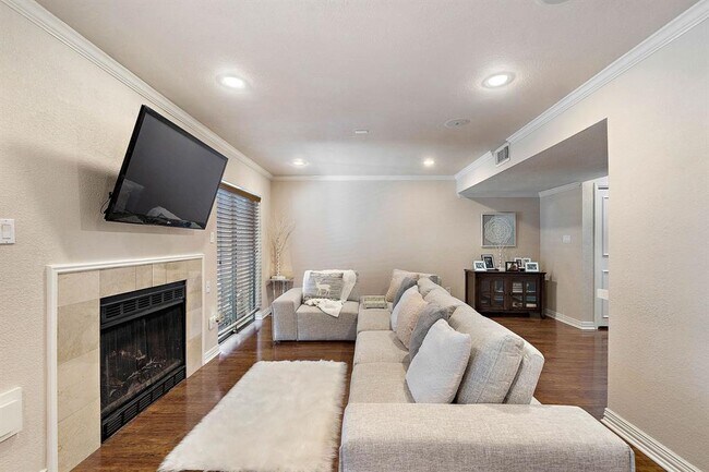 Building Photo - 22 E Willowood Ct