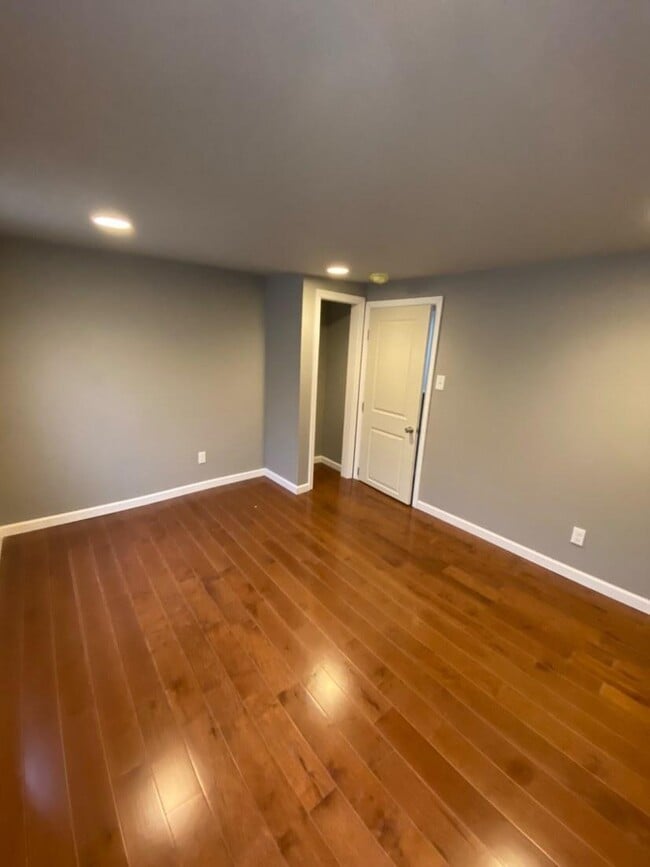 Building Photo - 4932 W Thompson St