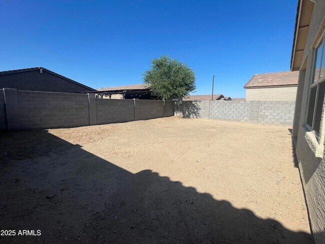 Building Photo - 12610 W Northview Ave
