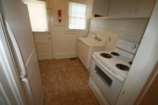 Building Photo - 1009 Golf