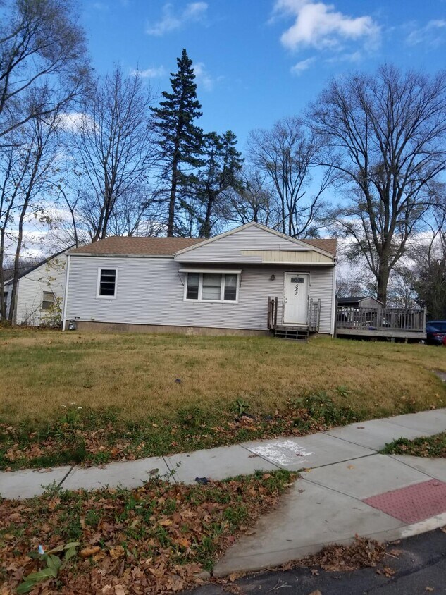 Primary Photo - 585 Woodin St