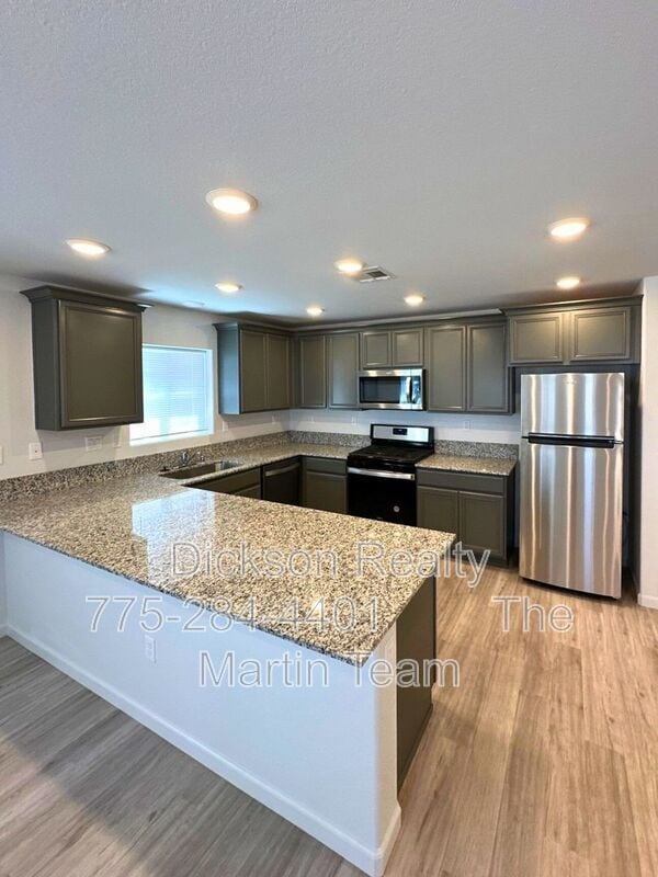 Building Photo - 501 Paradise Vly Rd