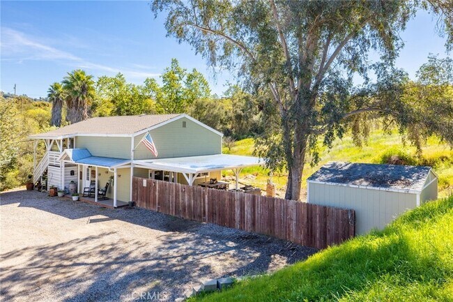 Building Photo - 1720 Vista Del Lago