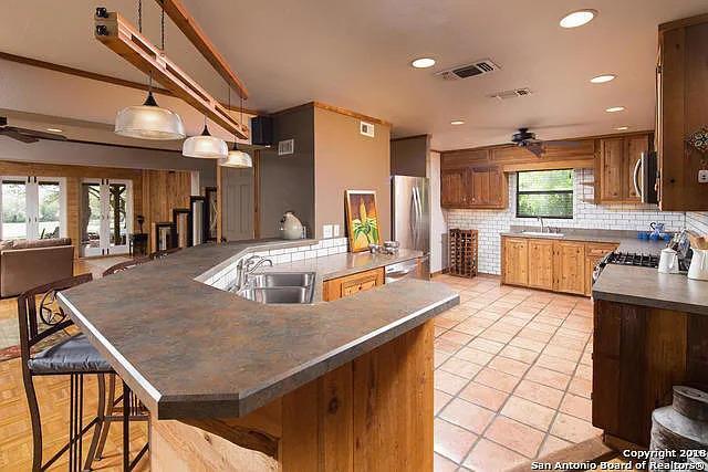 Building Photo - 515 Wimberley Oaks Dr