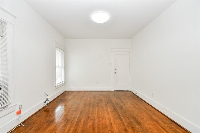 Building Photo - 4414 Mt Vernon St