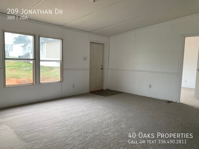 Building Photo - 209 Jonathan Dr