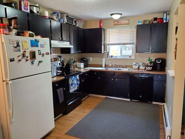 Building Photo - 1919 Pecan St