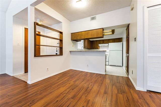 Foto del edificio - 3110 Devonshire Dr