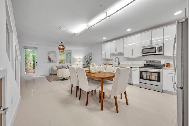 Foto del edificio - 438 W Swoope Ave