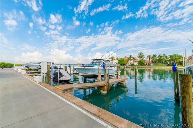 Building Photo - 6530 SE South Marina Way