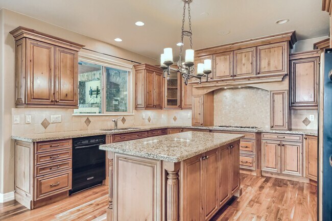 Foto del edificio - Five Bedroom Home in Lone Tree