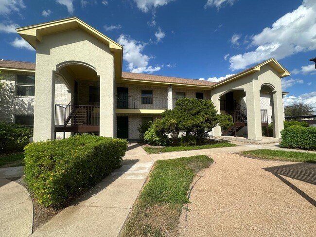 Building Photo - 2501 Hibiscus Ave