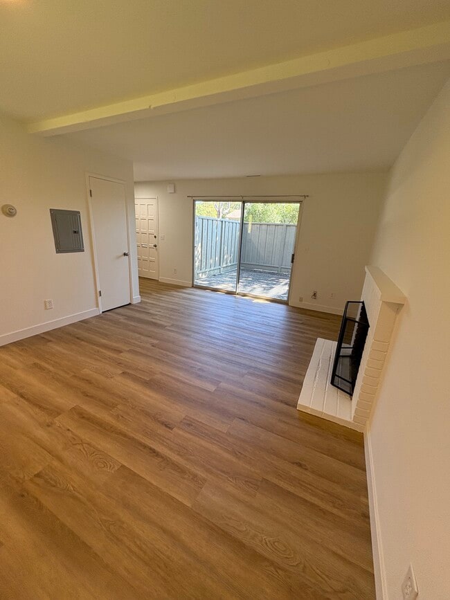 Building Photo - 230 San Andreas Dr