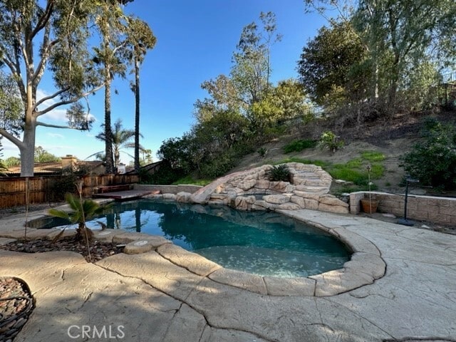 Foto del edificio - 2124 Siskiyou Ln