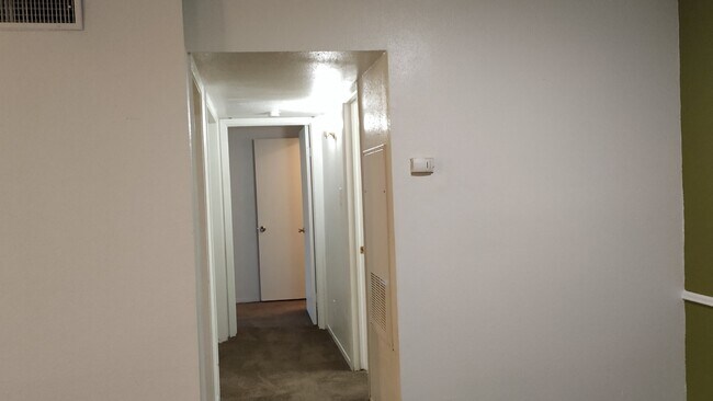 Foto del edificio - 16303 Lyons School Rd