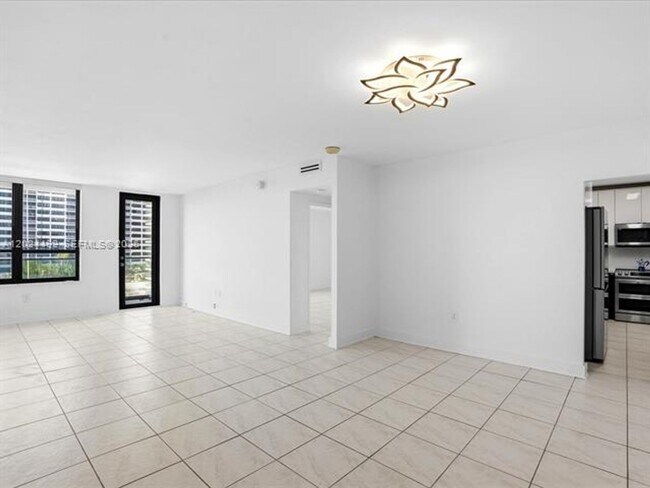 Foto del edificio - 10185 Collins Ave