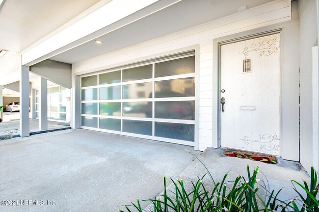 Building Photo - 4 20th Ave S