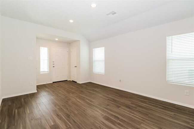 Building Photo - 2851 Briggs Dr