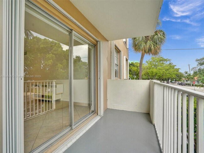 Building Photo - 1455 N Treasure Dr