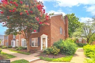 Building Photo - 2526-E S Arlington Mill Dr