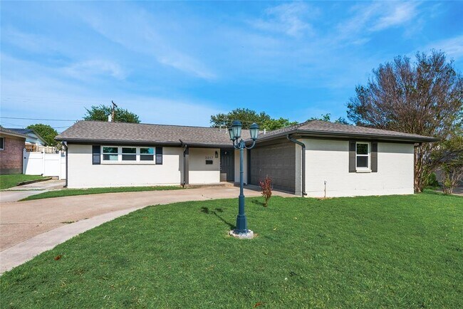 Foto del edificio - 3017 Laredo Dr