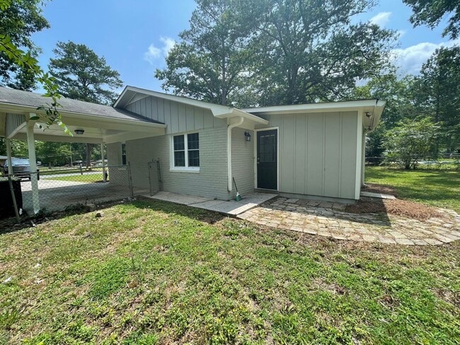 Building Photo - Renovated 3/1.5 House in Garden Lakes- $1,395