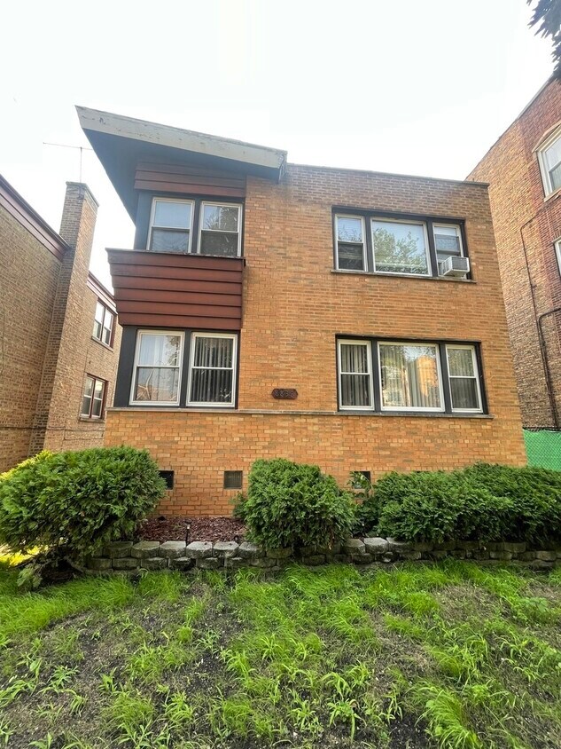 Primary Photo - 8832 S Harper Ave