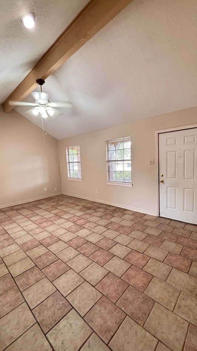 Building Photo - 1114 Un Vly Dr