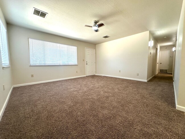 Foto del edificio - 525 Downing Ln