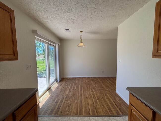 Foto del edificio - Rent Reduced! 3 Bedrooms, 2.5 Baths & a Layout Designed for Living