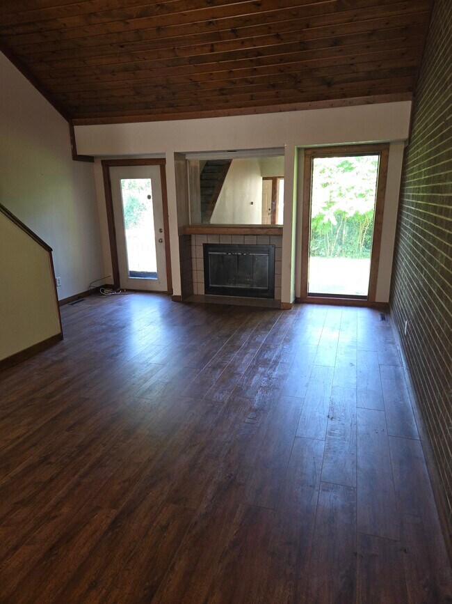 Building Photo - 6385 Chippenhook Ct