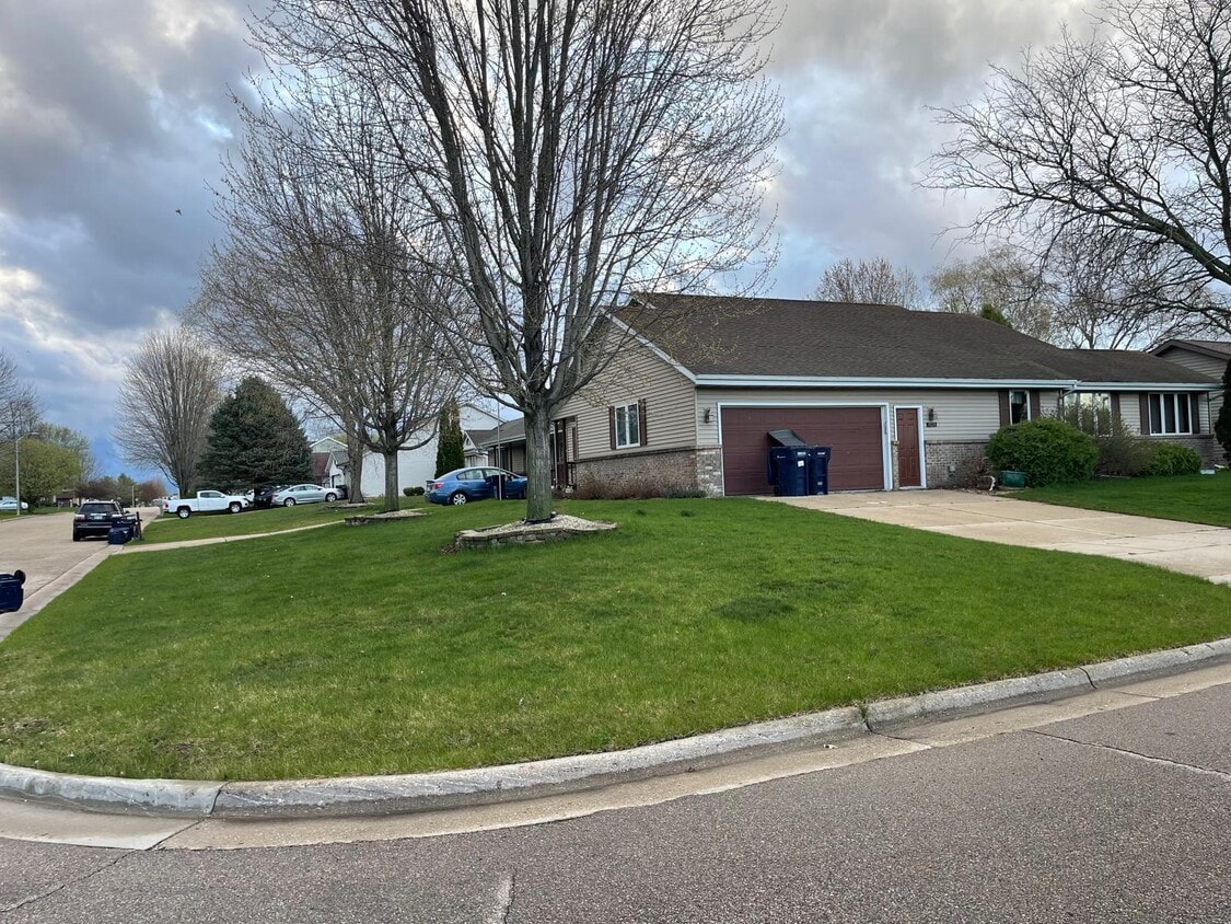 Primary Photo - 1320 Shannon Dr