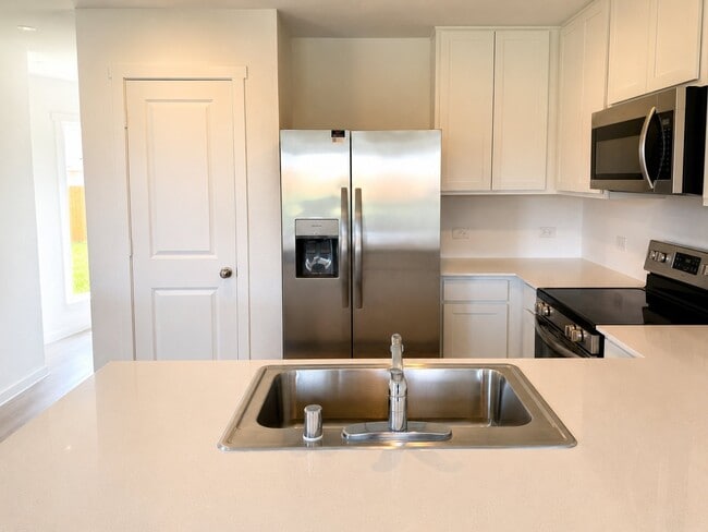 Building Photo - 427 Bower Dr