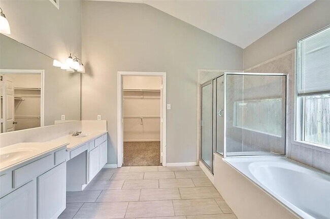 Foto del edificio - 13714 Hillingdale Ln