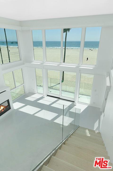 Building Photo - 2419 Ocean Front Walk