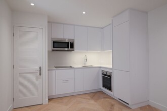 Building Photo - 590 Av. Outremont