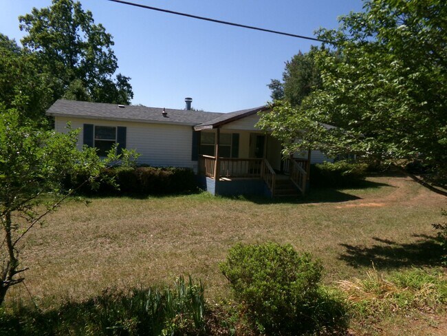 Building Photo - Country Living