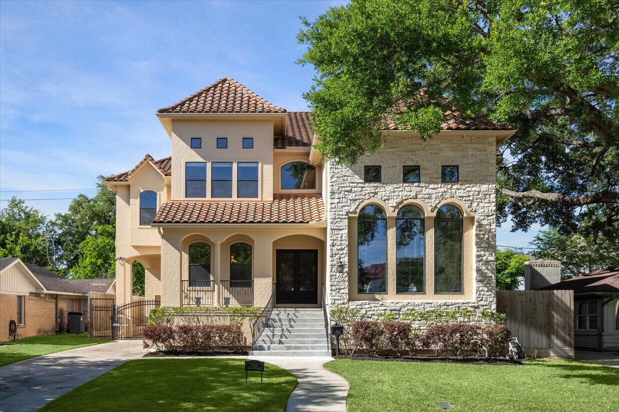 Foto principal - 3310 Blue Bonnet Blvd